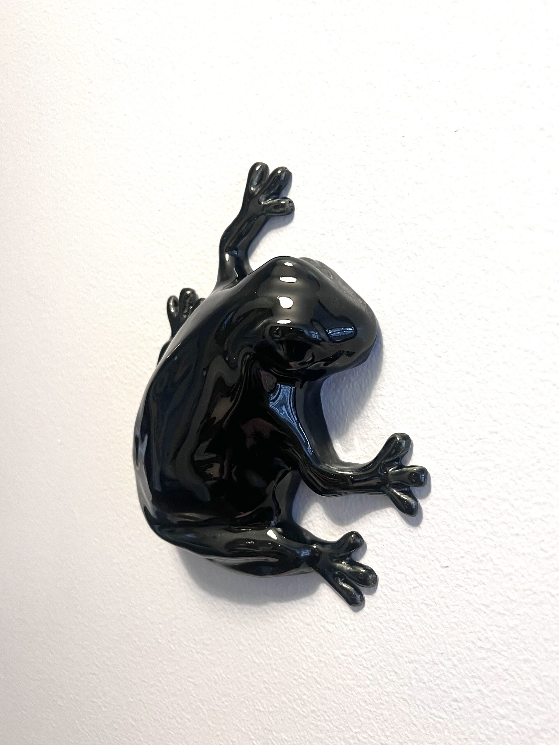 Sammakko -seinäveistos, musta - Image 2