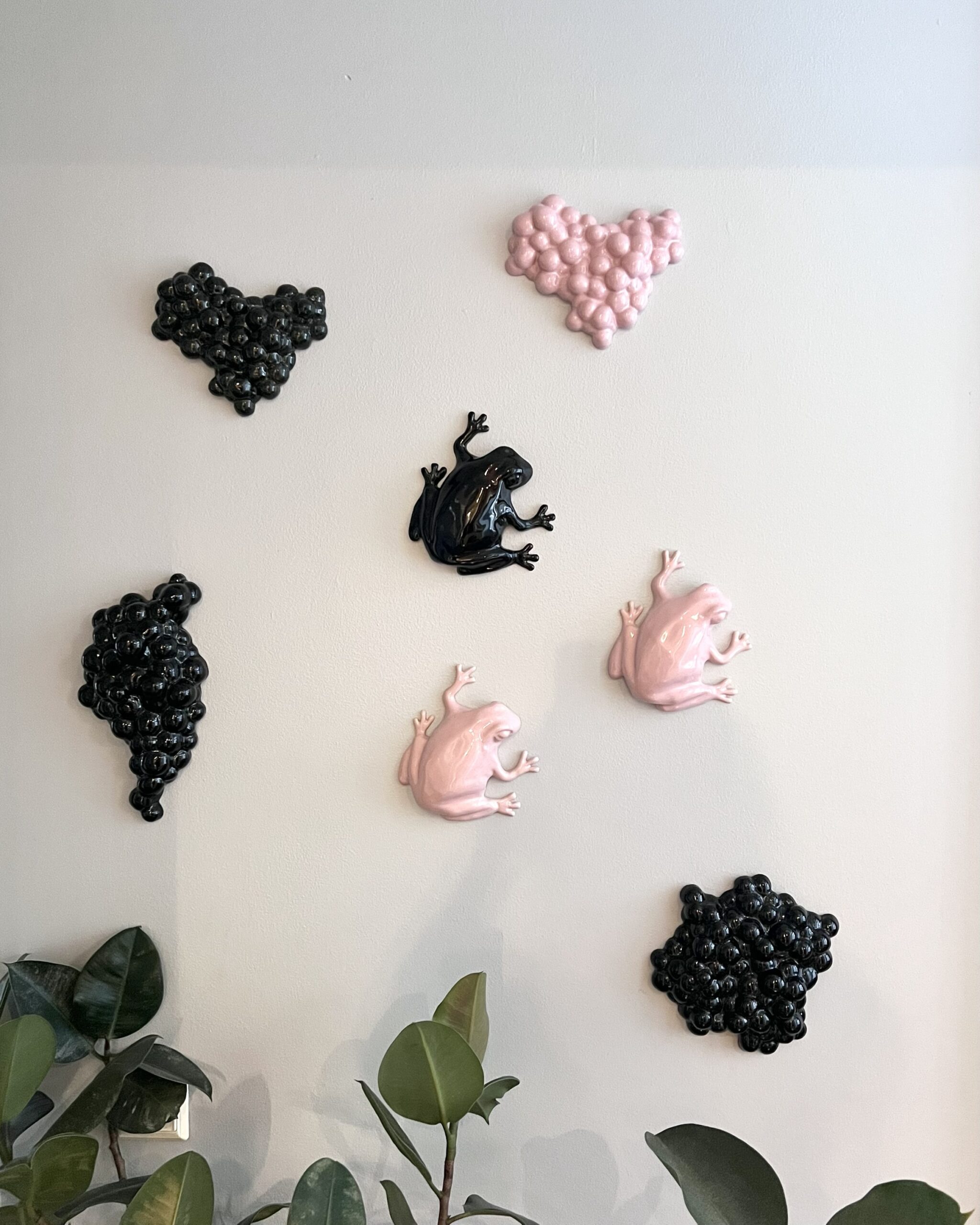 Sammakko -seinäveistos, musta - Image 4