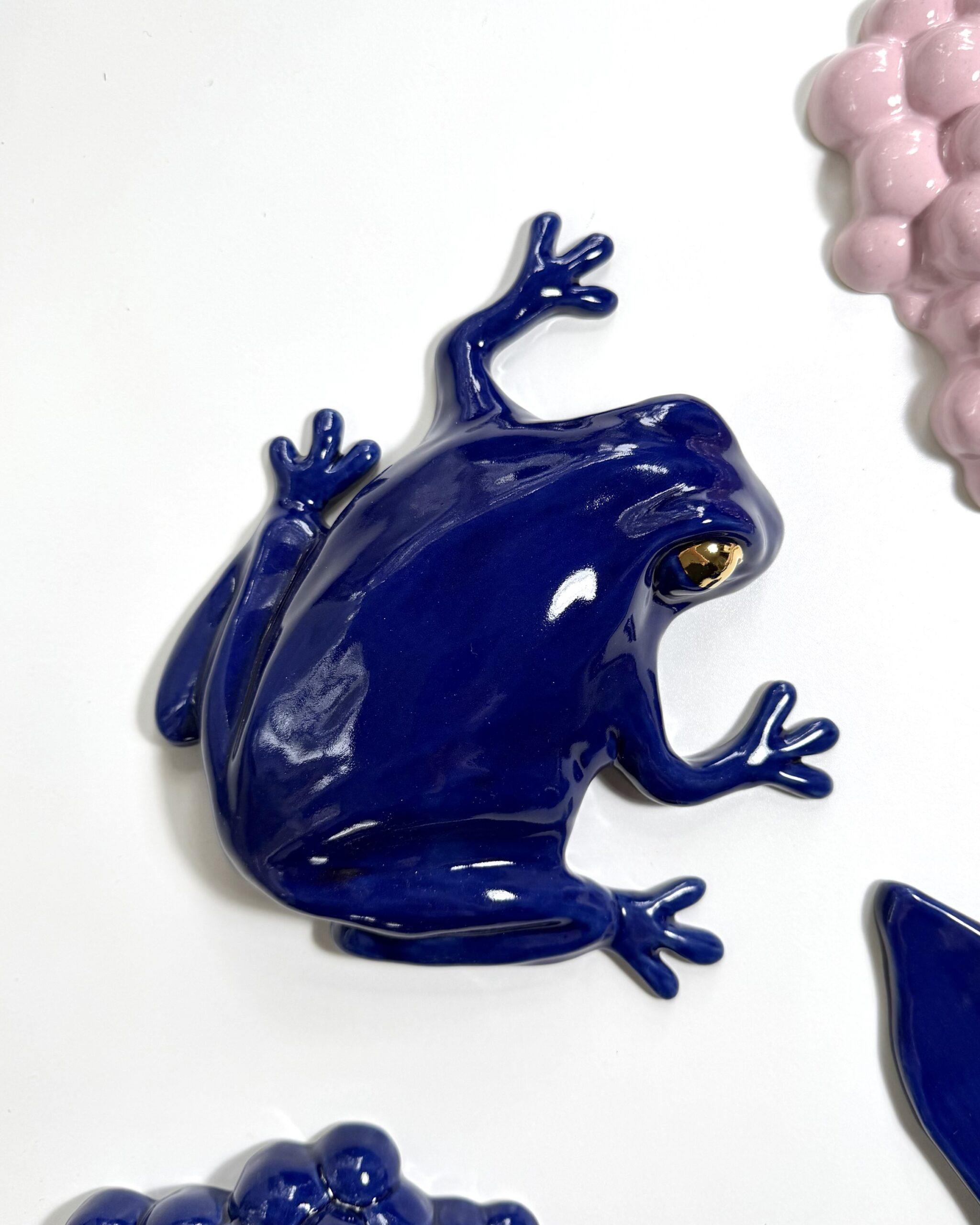 The Frog -wall sculpture, Blue, Golden eyes
