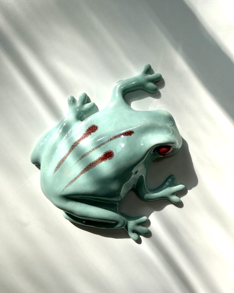 The Frog -wall sculpture, mint