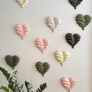 Sydänlehti -seinäveistos