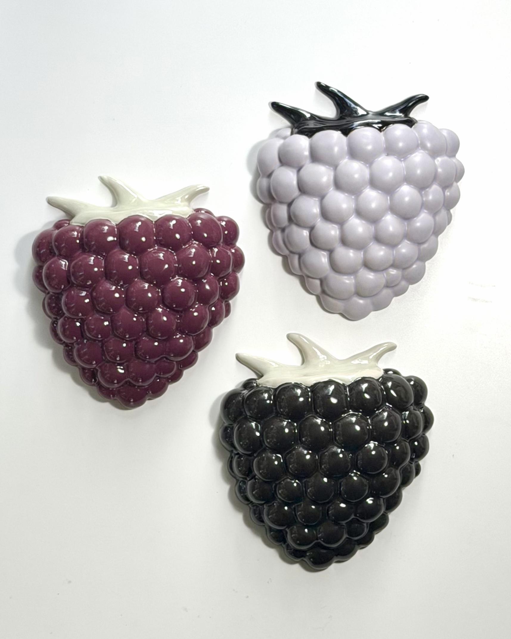 Raspberry -wall sculpture, lilac - Image 2