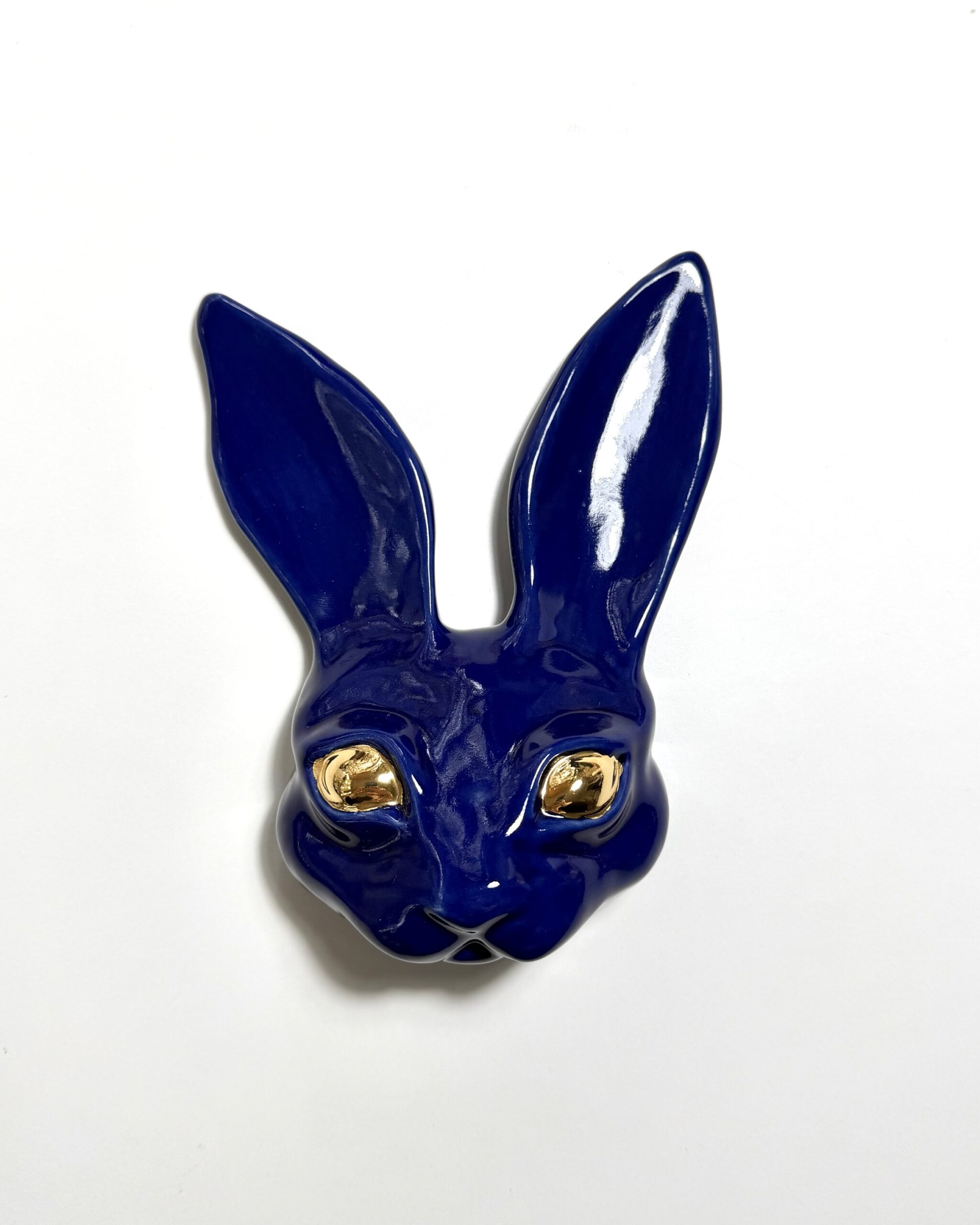 Jänö Kultasilmä -wall sculpture, Blue