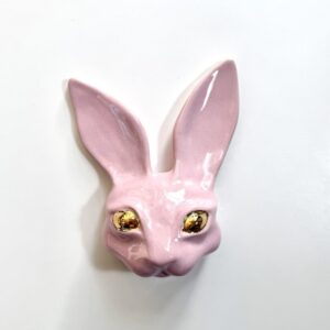 Jänö Kultasilmä -seinäveistos