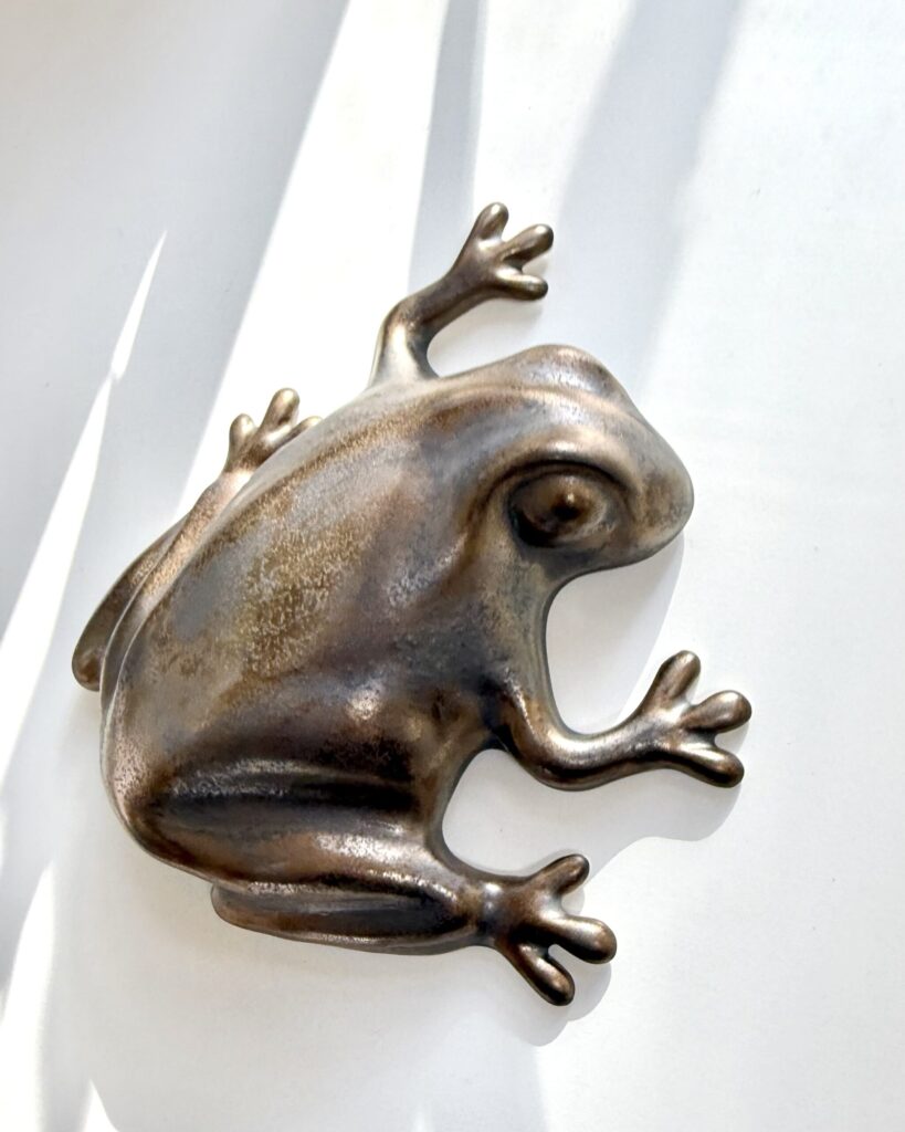 The Frog -wall sculpture, Golden-Bronze