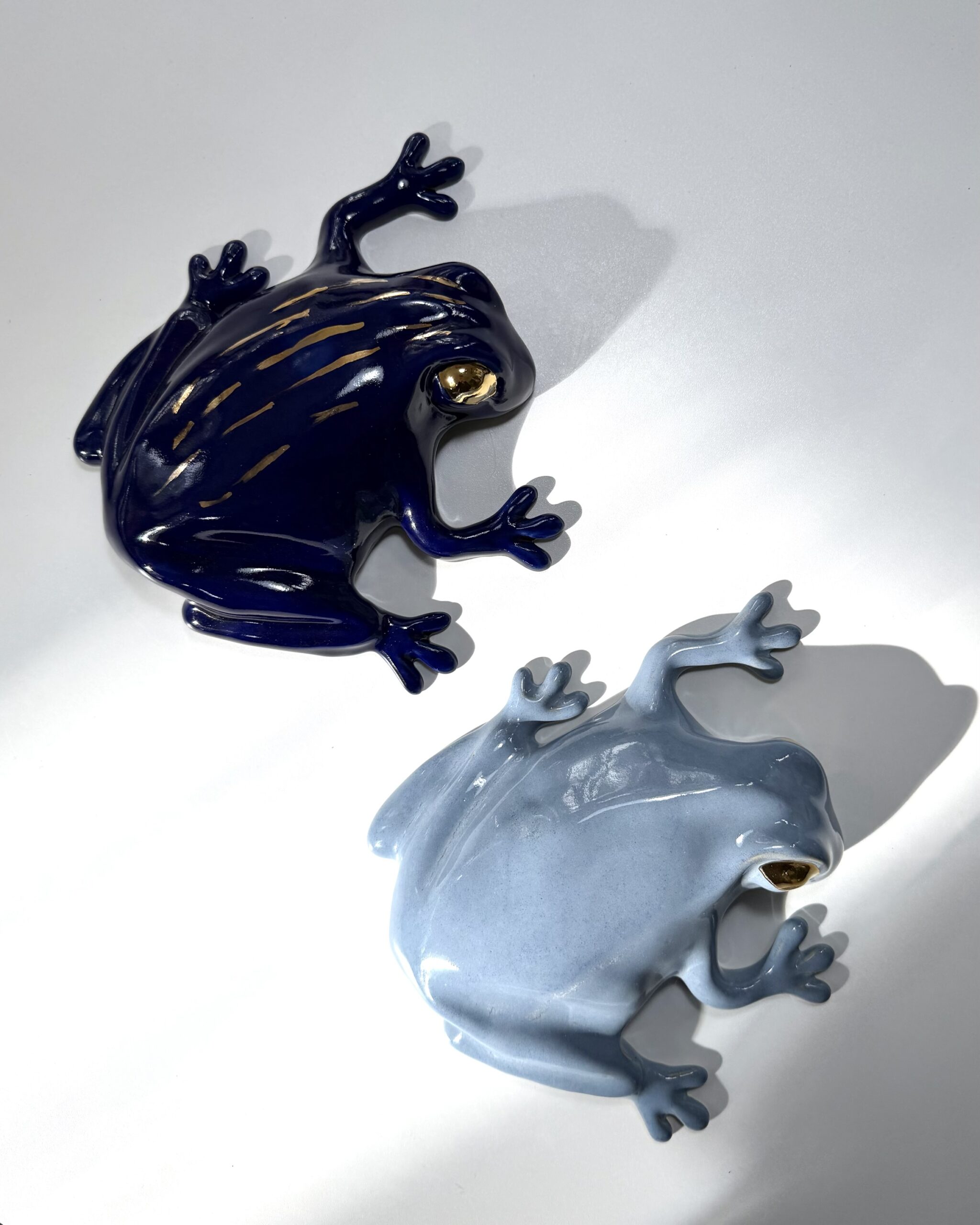 The Frog -wall sculpture, Light Blue - Image 3