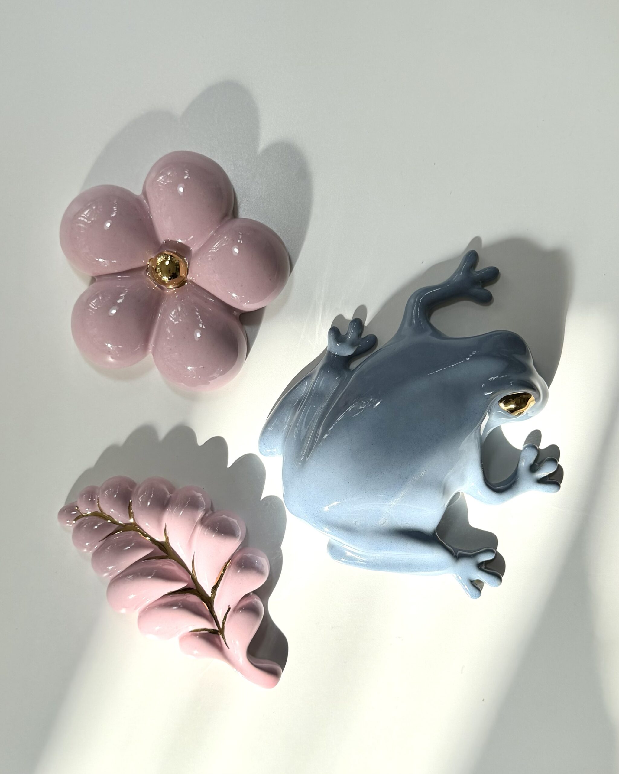 The Frog -wall sculpture, Light Blue - Image 5