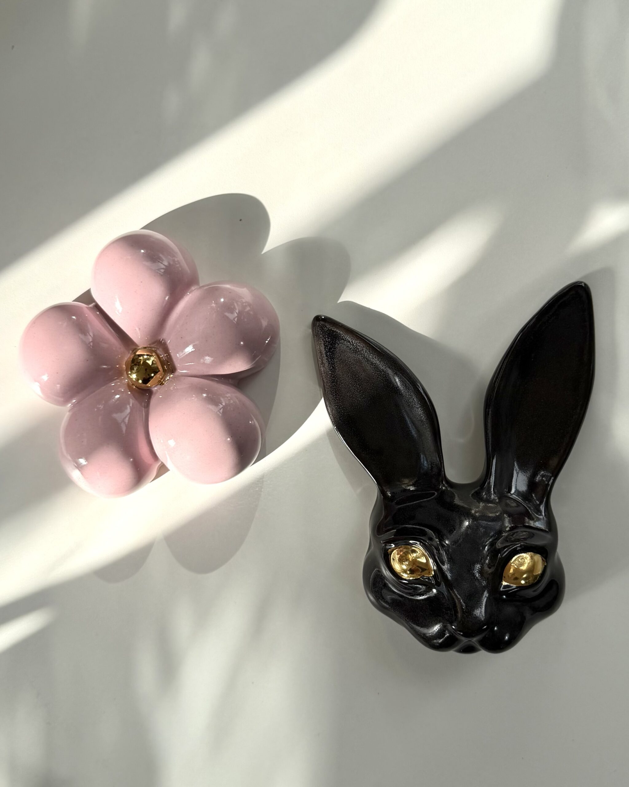 Jänö Kultasilmä -wall sculpture, Liquorice - Image 3