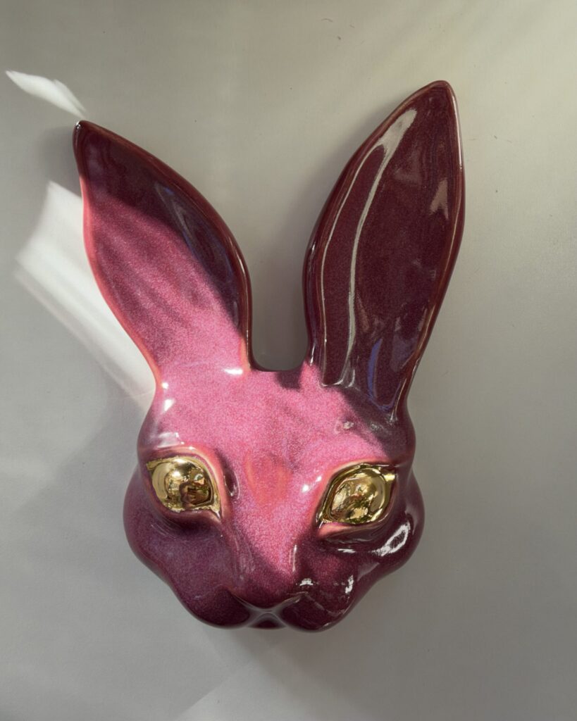 Jänö Kultasilmä -wall sculpture, Raspberry (2nds)